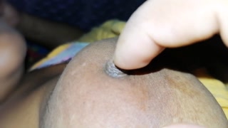 Nipple එකට දැප දෙනකොට එයාගෙ කෙදිරිය/Nipple play.