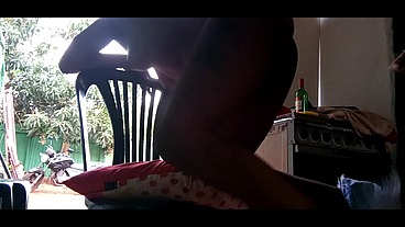 Fodeu uma garota com uma bunda grande e uma bucetinha perfeita