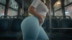 Petite Big Ass Girl Twerking in Light Blue Leggings on the Bus