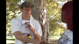 Büyük göğüslü yıldızlar Staci Thorn, Nyeema Knoxxx, Zora Banx ve Jackie Brown, Mark Wood'un devasa penisini kalçalarına derinlemesine alıyorlar.