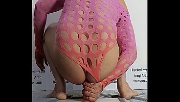 I'_m a shemale, watch me fuck my ass with a dildo in a squatting position