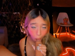 Beautiful Shemale Get Horny On Cam