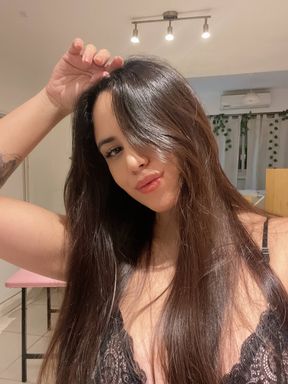 Disfrutando con mi juguete preferido (CULO ENORME EN CUATRO)