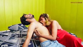 Amateur Indian girlfriend gives a sultry blowjob to her padosi boyfriend