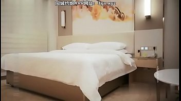 约炮98年兼职外围性感小姐姐