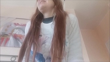 Papá me enseña a chupar, ¡cuánto me gusta! Lo recompensare con mi culito.