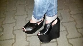 black wedges