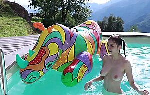 Mila azul, flirty milla