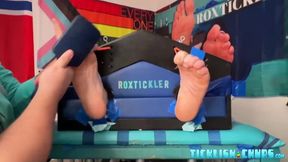 Obese dom Matt seduced Ryan into foot and figure tickling