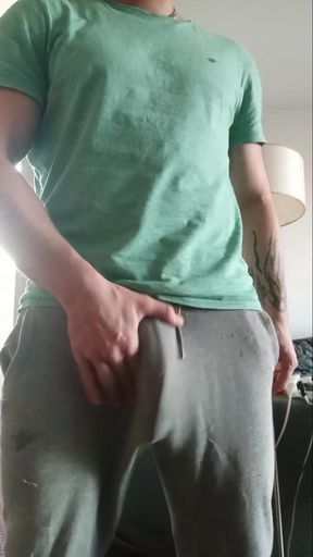Play with my big dick in pants !