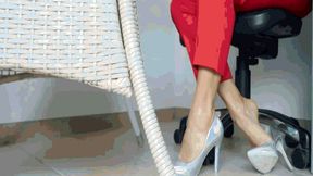 Exhausted feet under the table AVI(1280x720)FHD