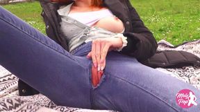 Oops! I need to rub my pussy in the park! - Solo Amateur