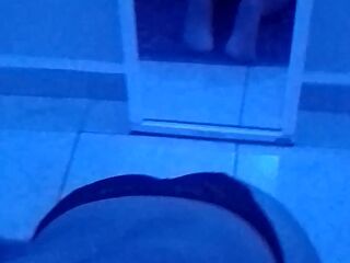 Una rica mamada frente al espejo