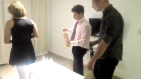 con mi hermanastra encontramos a dos vecinos en el boliche sorteamos con dados los intercambios de pareja , orgia fiesta,