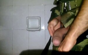 Militar na punheta
