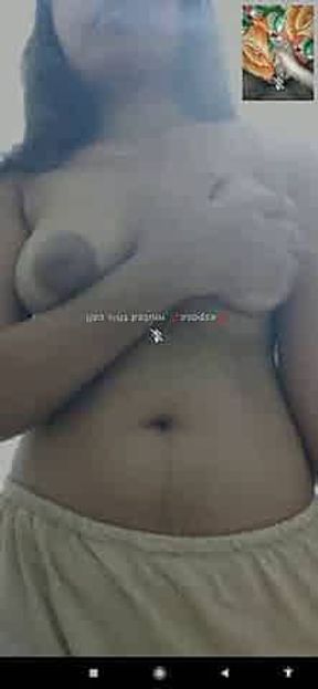 Desi mms video call girl sandipa Poddar getting naked body infront of boyfriend.