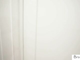 Mandy Waters has an Exhibitionist Kink and Likes Stepson Watching Her Shower S9:E6