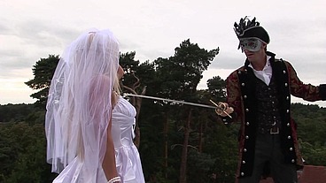 Savannah Gold Gets Facial Cumshot from Masked Stranger