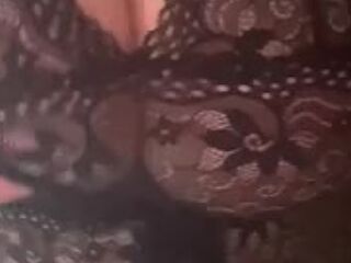Il mio figliastro mi mette il cazzo tra le tette ????????