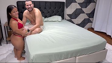 POLICIAL da ROLA GIGANTE seduziu sua EMPREGADA AN&Atilde_ e fodeu muito sua BOCETINHA APERTADA - COMPLETO NO RED