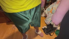 Girl in the Kitchen Ballbusts Big Dick Sub