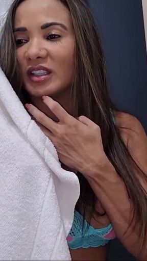 Stepmom in the Kitchen Stepson Looking at Me Playing Handjob