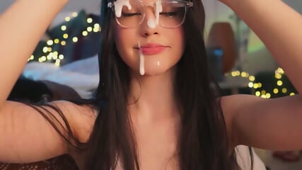 @t_twt webcam show on 2023-05-05_18-35