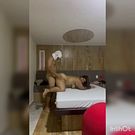 Follando con mi vecino que me trajo a un motel barato donde me la metió sin CONDON