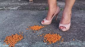 Roxan crushing with her stiletto heels (3)