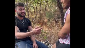 Cara do Grindr me levou para o mato e me fudeu