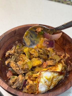 Ebony Big Booty Twerked Naked at the Kitchen While Cooking