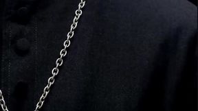 O Padre Consertou meu Carro e Eu Dei Minha Buceta e Meu Cuzinho pra Ele Foder Forte...