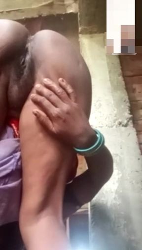 Bihari Bhabhi showed her strip on video call and gand and choot