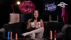 Hot Asian babe gives lesbian blowjob with shaved pussy