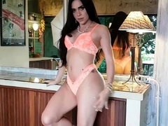 Amateur brunette babe fingering in solo masturbation
