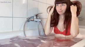 RENEE HAIRWASHING IN HER BATHTUB