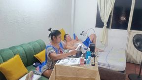 mi hermanastra estudia y yo con ganas de follar