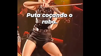 David co&ccedil_ando o rabo - David scratching her ass.