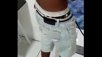 Novinho &ldquo_hetero&rdquo_ curioso deu a bunda pela primeira vez para o amigo Pirocudo na minha casa e eu filmei tudo parte 1