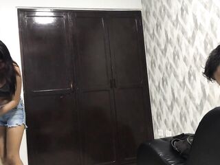 fui a darme una ducha pero la caliente de daniela no aguanto las ganas de follarme