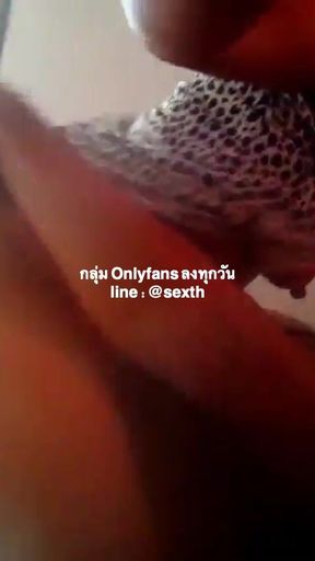 teen thai 19 year old sucks and fucks