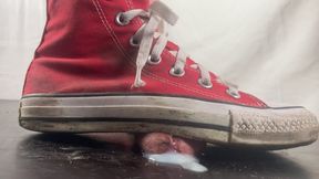 A Shoejob in well worn and dirty Converse Sneakers - Tramplegirl squeezes the cum out of his dick with her red chucks - slavecam only - 4k