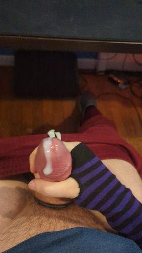 Femboy making cummies with arm warmers on :3