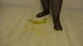 Chubby nylon-footed beauty crushes banana in sultry solo act