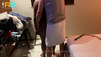 brazillian bull, Realizador Baiano sess&atilde_o de bdsm com Dominador e Submissa de Bras&iacute_lia DF . Comedor humilhando putinha fazendo andar como uma cadela e beijar os p&eacute_s do comedor. Hotwife cuckold MENAGE threesome couple bbc