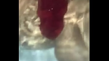 Mia moglie si masturba nella vasca da bagnoMia moglie, calda e vogliosa si fa ...