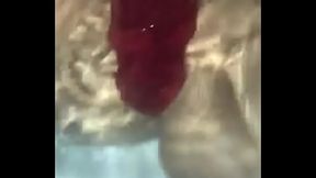 Mia moglie si masturba nella vasca da bagnoMia moglie, calda e vogliosa si fa ...