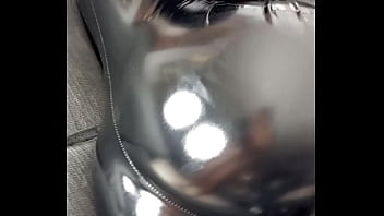 Update #438 (August 4, 2021) ??Vous pensez quoi de ma tenue? Un peu bruyante non???