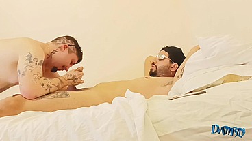 Fui tatuar, não tinha dinheiro, paguei com o cuzinho