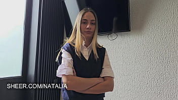 Colegiala se delata que chupa polla cuando llega a casa con las rodillas enrojecidas